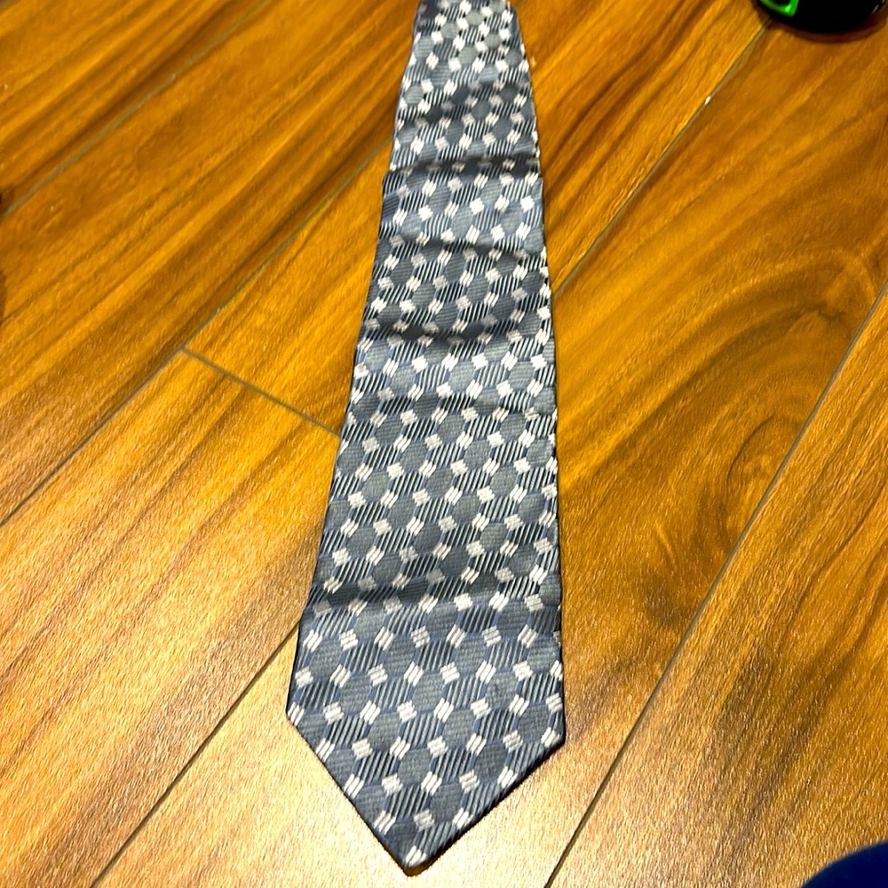 Van Heusen grey silk necktie